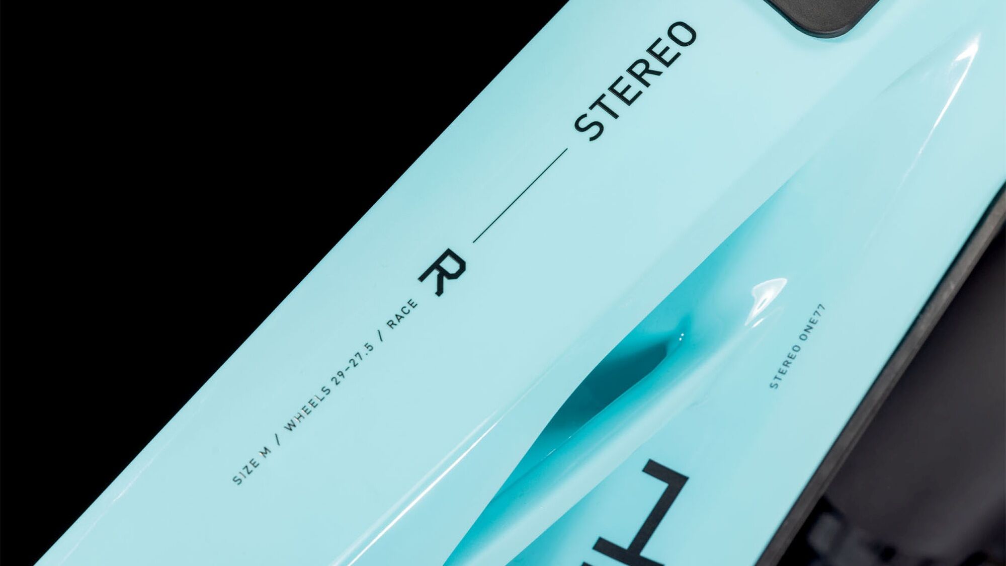 STEREO HYBRID ONE77 HPC RACE - Image 3